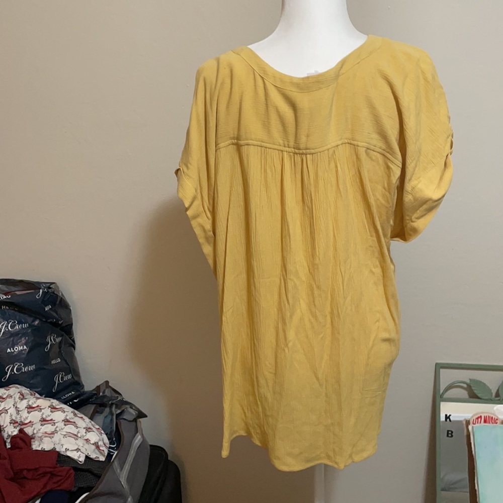 Yellow button down blouse - Picture 4 of 7